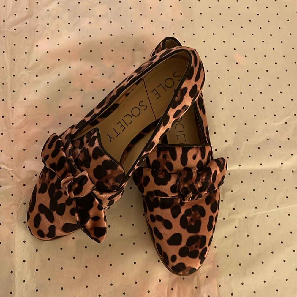 Sole Society Leopard Print Bow Loafers, size 7.5 - Picture 3 of 4